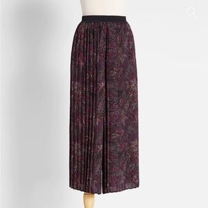 ModCloth You Com-Pleat Me Cropped Pants NWOT